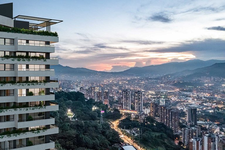 Encanto Panorámico Medellín desde un gran balcón