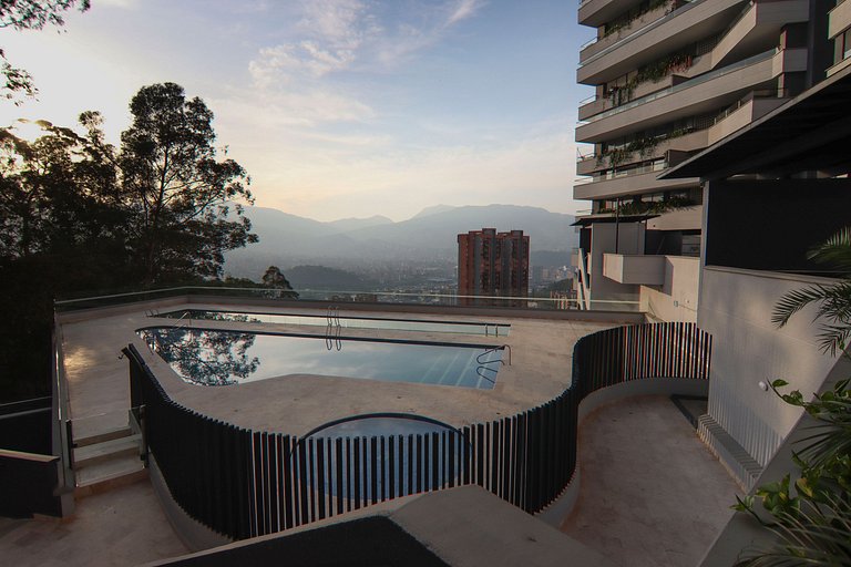 Encanto Panorámico Medellín desde un gran balcón